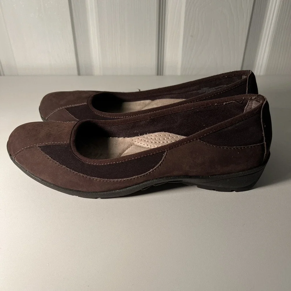 liz claiborne randy Suade flats size 7.5‎ Brown